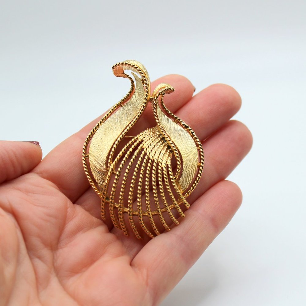 Vintage Mid-Century Gold Lisner Brooch Pin - Picture 4 of 4